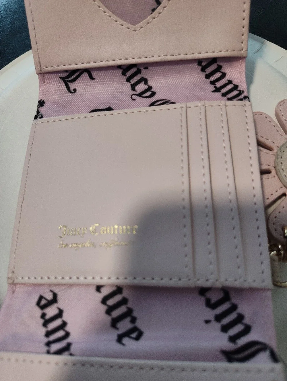 Juicy Couture Embossed Beige Logo Bifold Wallet + Flower Bling Keychains 4 X 4